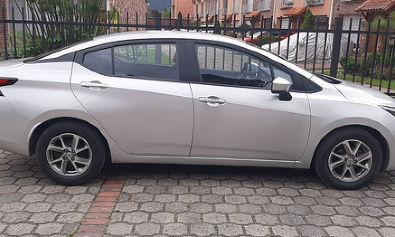 Nissan Versa Sense A...