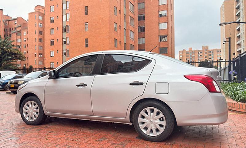 Nissan Versa 1.6 Sen...