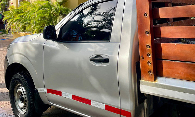 Nissan Frontier 2.5L...