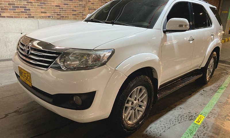 Toyota Fortuner 2.7L...