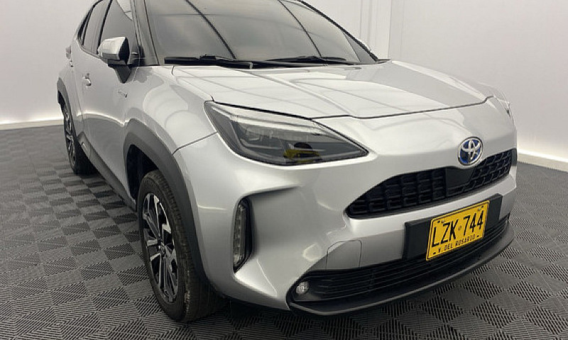 Toyota Yaris Cross 1...