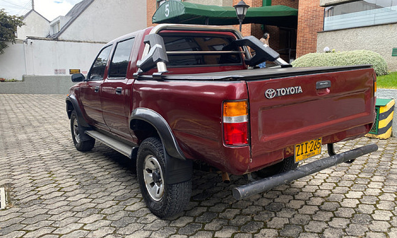 Toyota Hilux 2.4L 11...