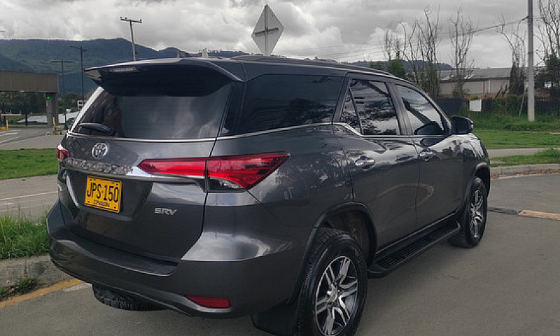 Toyota Fortuner 2.7L...