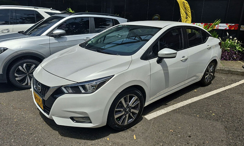 Nissan Versa 1.6 Adv...