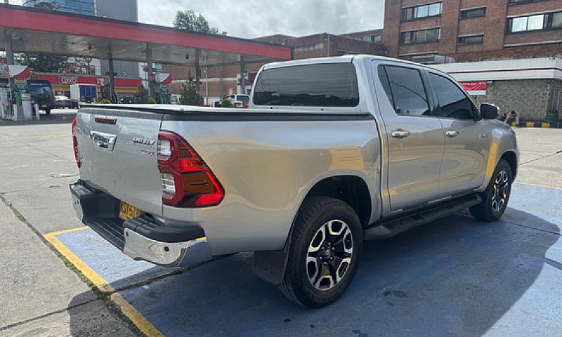 Toyota Hilux Srx 2.8...