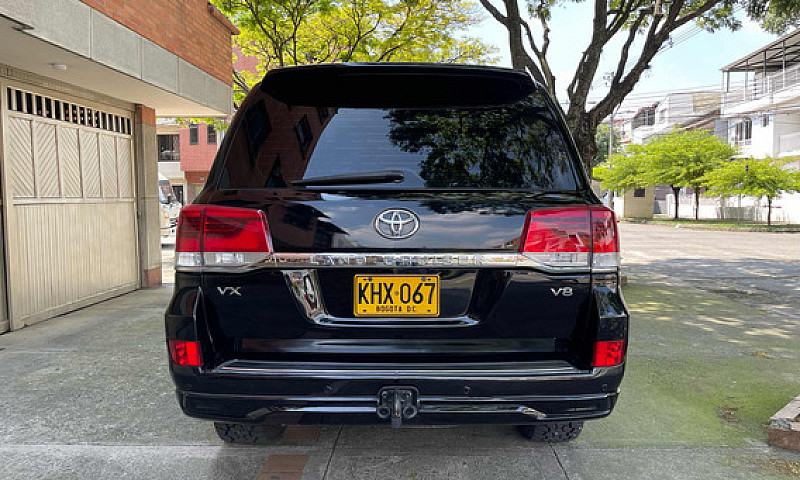 Toyota Land Cruiser ...