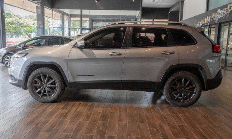 Jeep Cherokee 3.2 Li...