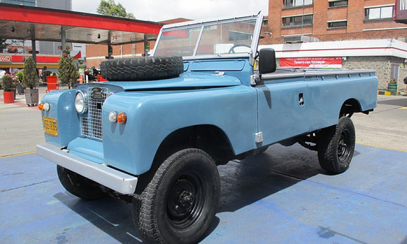 Land Rover Santana 2...