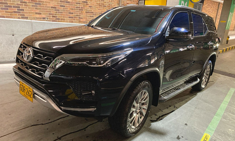 Toyota Fortuner 2.7L...