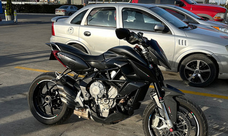 Mv Agusta Rivale 800...