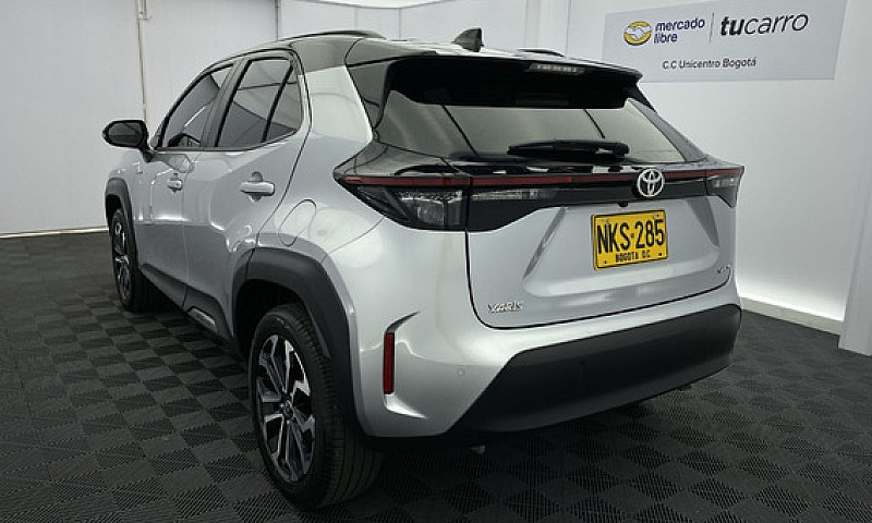 Toyota Yaris Cross 1...