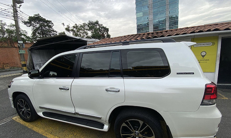 Toyota Land Cruiser ...