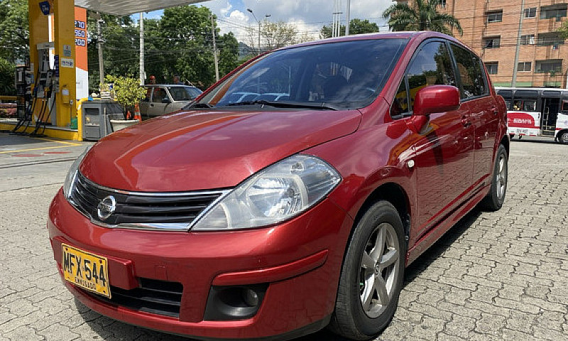 Nissan Tiida 1.8 Emo...
