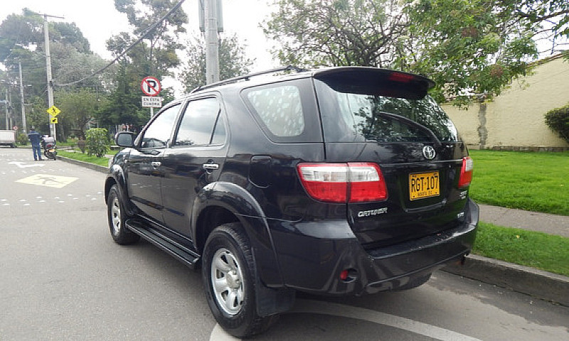 Toyota Fortuner 2.7L...