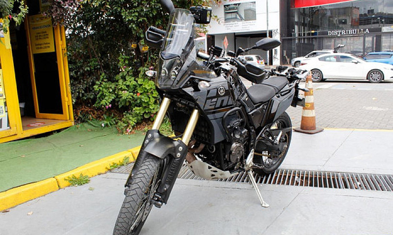 Moto Yamaha Tenere 7...