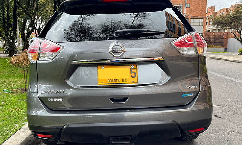 Nissan X-Trail 2.5 E...