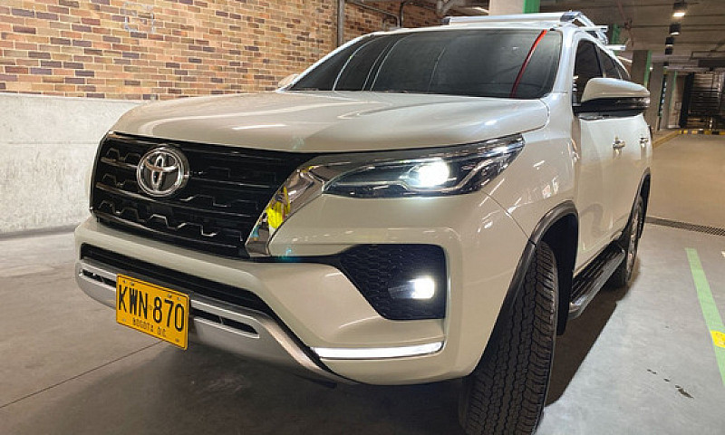 Toyota Fortuner 2.7L...