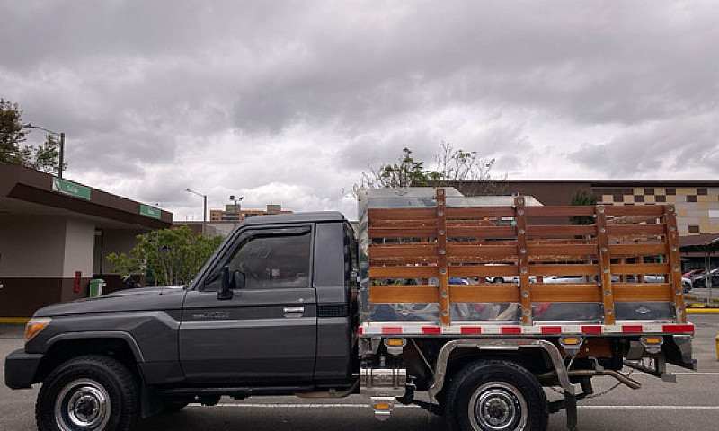 Toyota Land Cruiser ...