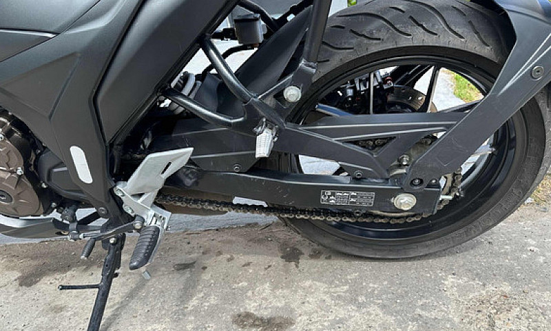 Suzuki Gixxer 250...