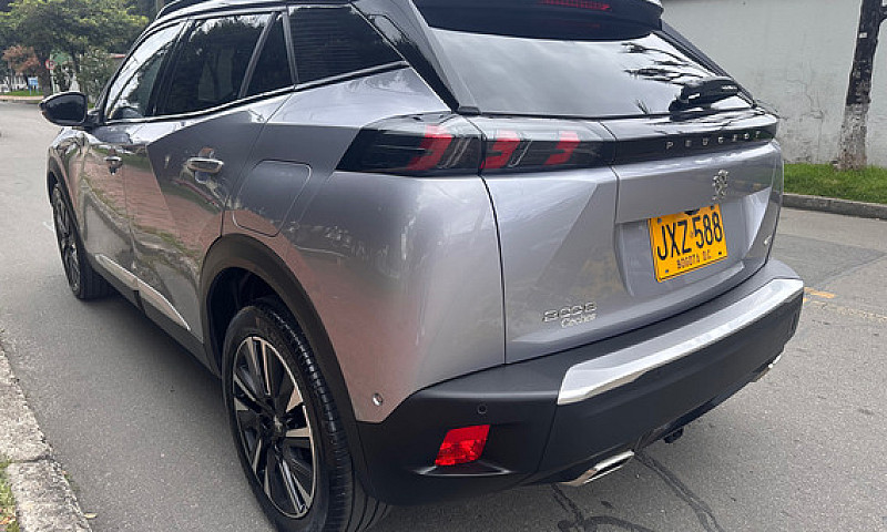 Peugeot 2008 1.2 Gt...