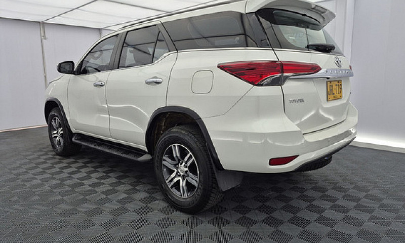 Toyota Fortuner 2.7L...