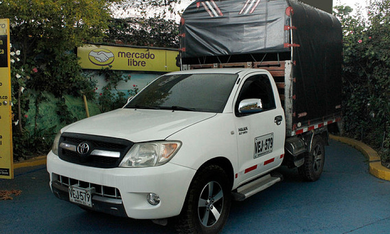 Toyota Hilux 2.7 Est...