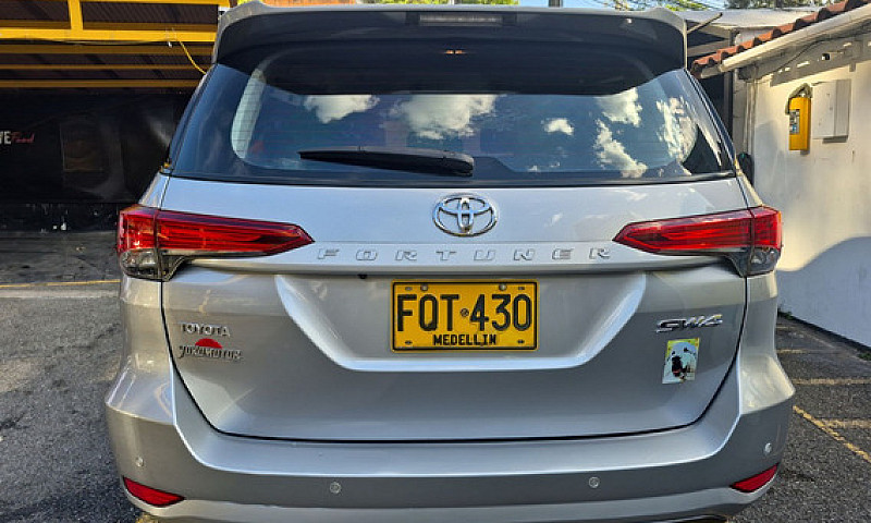 Toyota Fortuner 2.4 ...