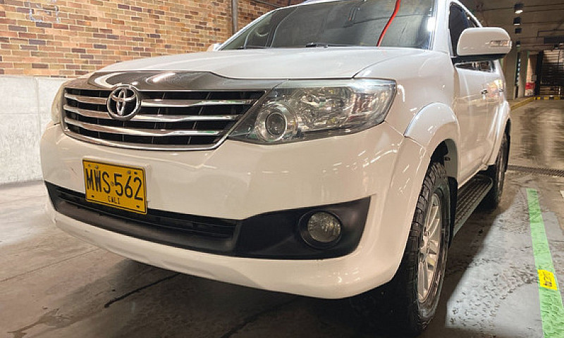 Toyota Fortuner 2.7L...
