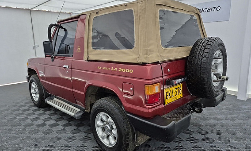 Mitsubishi Montero 2...