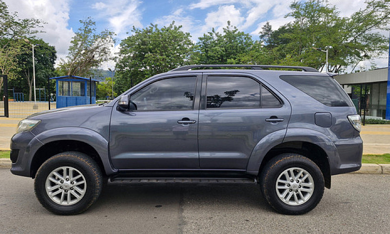 Toyota Fortuner 2.7L...
