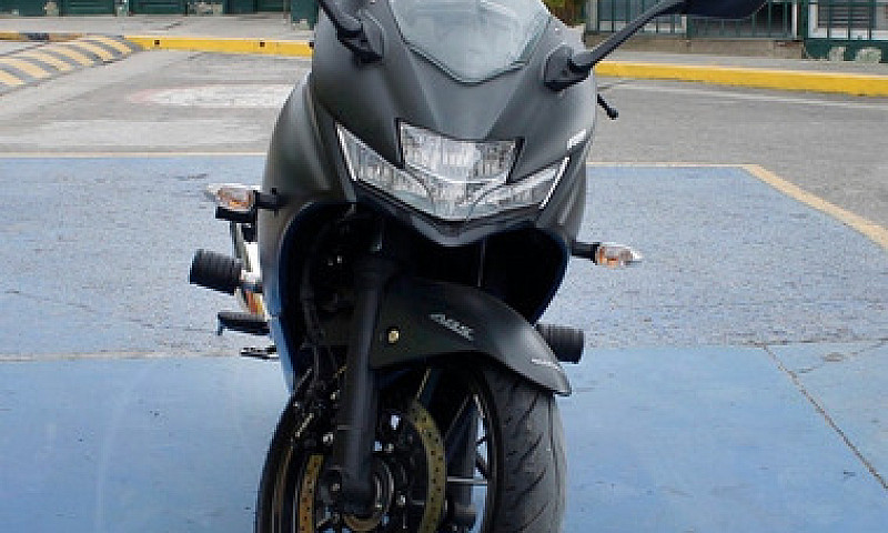 Suzuki Gixxer Sf 250...