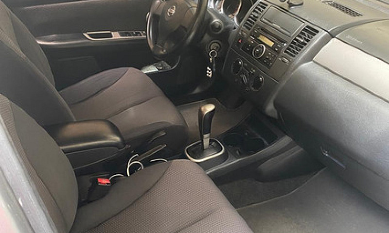 Nissan Tiida 1.8 Pre...