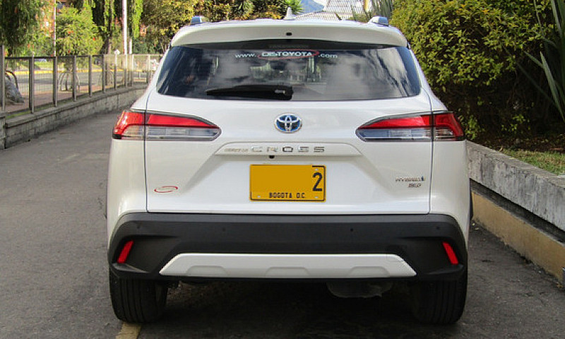 Toyota Corolla Cross...