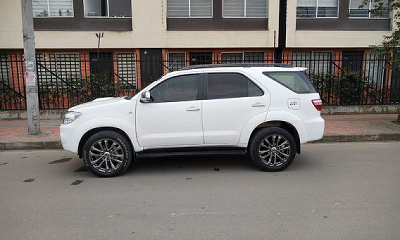 Toyota Fortuner 3.0 ...