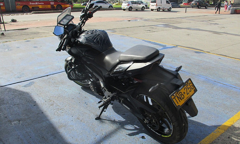 Moto Bajaj Dominar D...