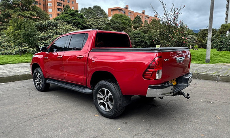 Toyota Hilux 2.8 Srx...