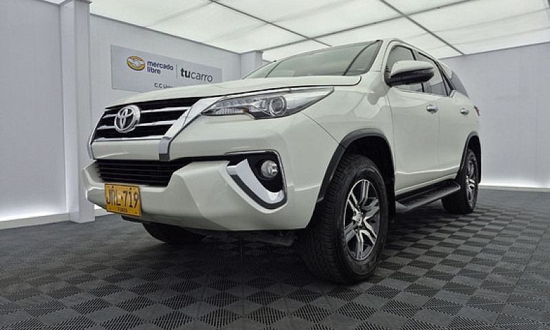Toyota Fortuner 2.7L...