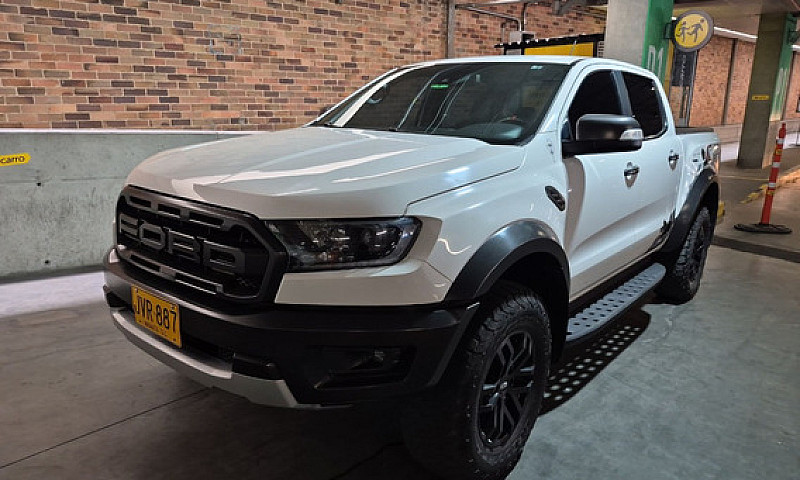 Ford Ranger Raptor 2...