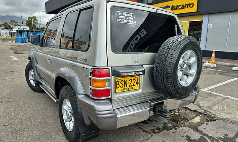Mitsubishi Montero 3...