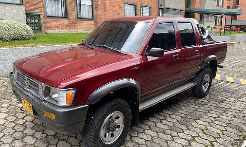 Toyota Hilux 2.4L 11...