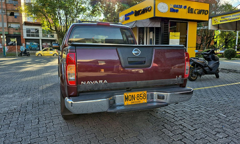 Nissan Navara 2.5 Le...