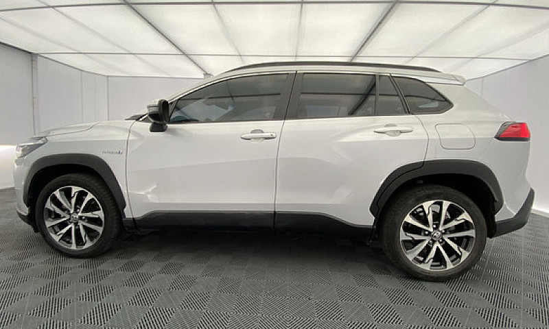 Toyota Corolla Cross...