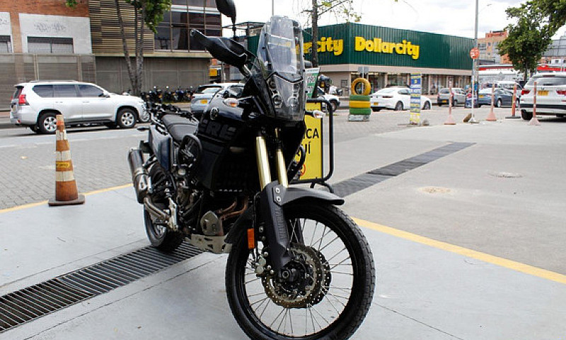 Moto Yamaha Tenere 7...