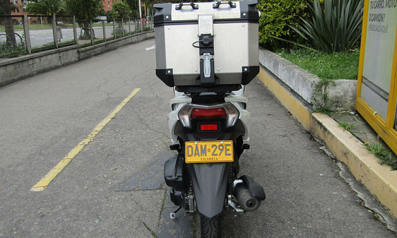 Yamaha Scooters Tric...