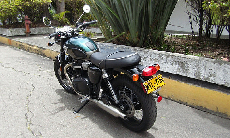 Triumph Bonneville  ...