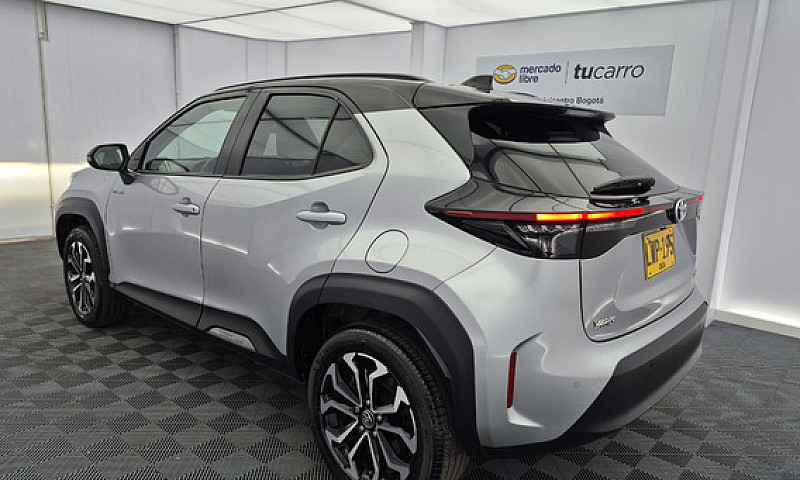 Toyota Yaris Cross 1...