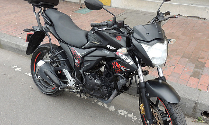 Motocicleta Gixxer 1...