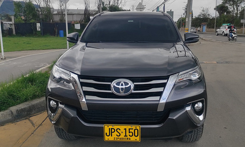 Toyota Fortuner 2.7L...