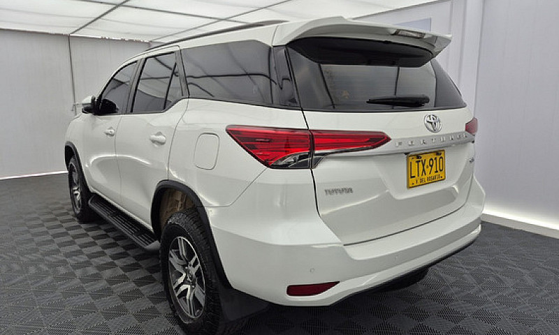 Toyota Fortunner 2.4...