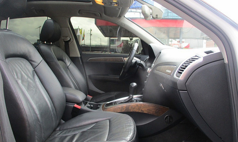 Audi Q5 Luxury 4X4 2...